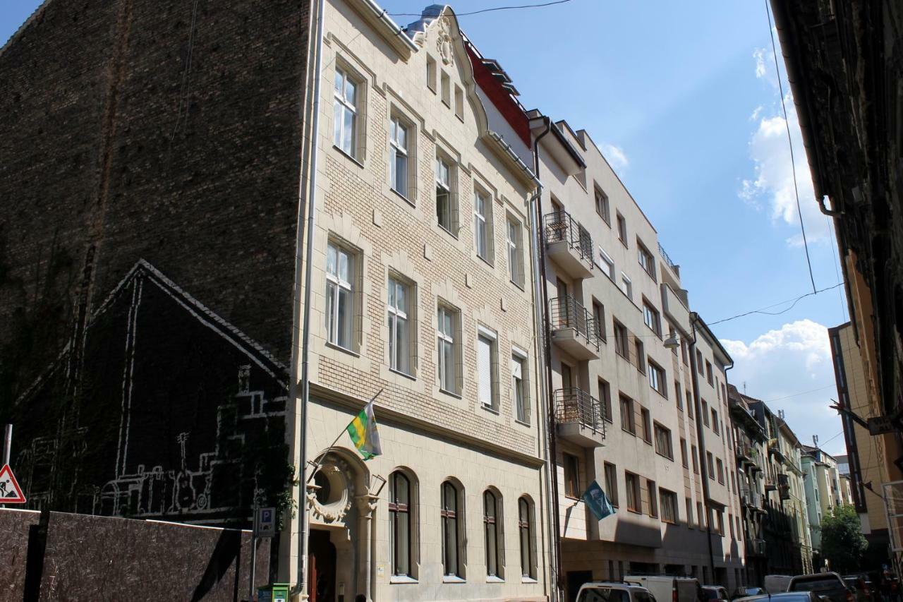 The Prince'S Neighbour Apartment Budapest With Free Garage Exterior foto